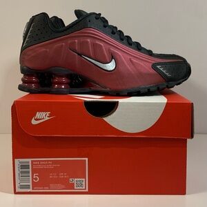 🏮 [BRAND NEW] NIKE SHOX R4 BLACK TEAM RED WOMENS SHOES SIZE 5 SNEAKERS 🏮